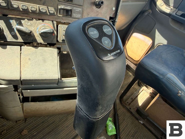 1997-freightliner-fl80-image-62