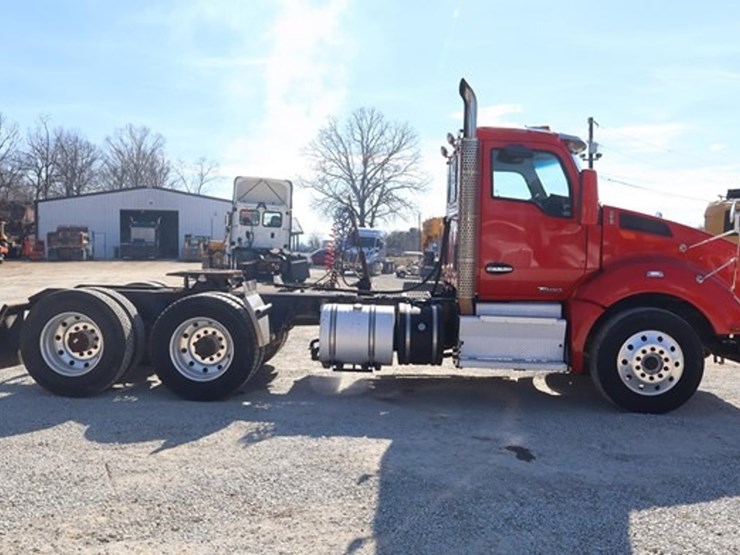 2015-kenworth-t880-image-6