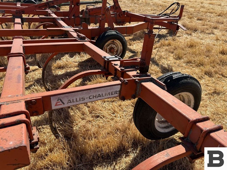 allis-chalmer-800-chisel-plow-image-32