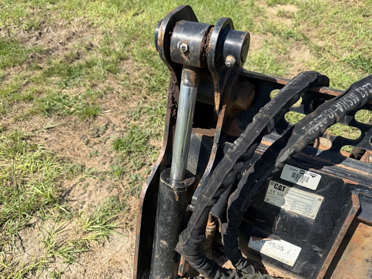 cat-72"-combo-bucket-image-6
