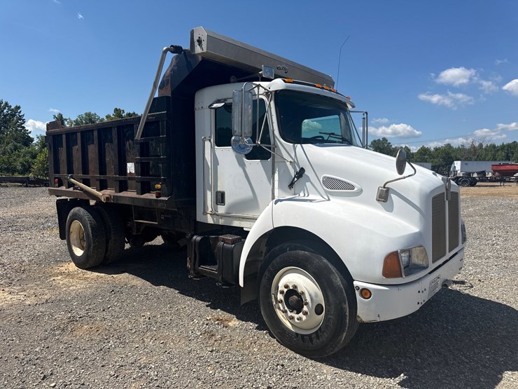 2000-kenworth-t300-image-3
