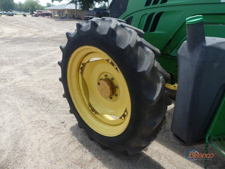 2014-john-deere-6105m-image-6