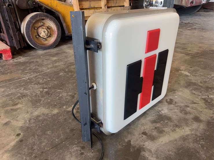 international-harvester-double-sided-bubble-lighted-sign-image-13