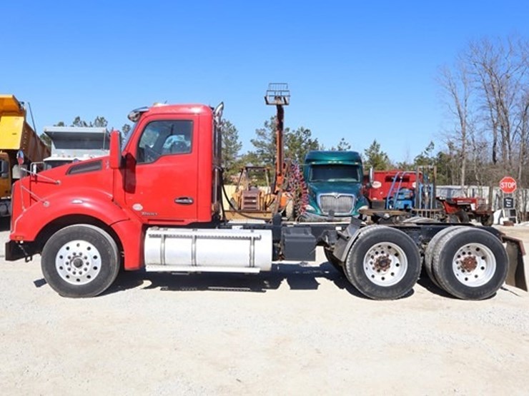 2015-kenworth-t880-image-2