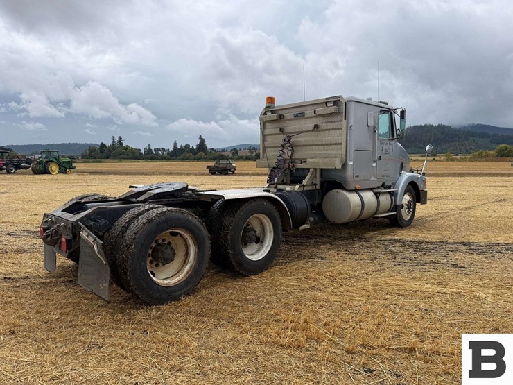 1991-volvo-gm-integral-sleeper-tractor-truck-image-6