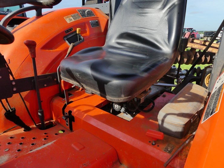 2012-kubota-m7040-image-14