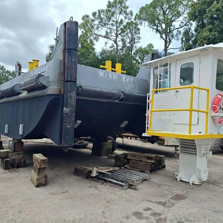 31ft. x 12ft. Truckable Push Boat with Pilothouse