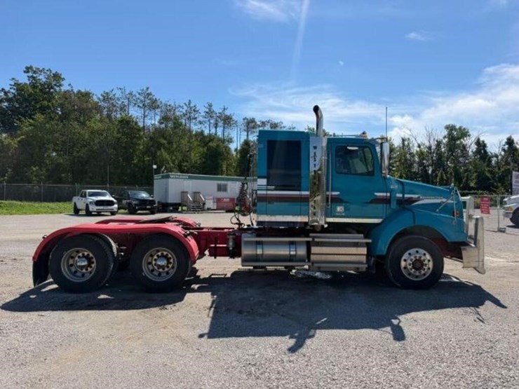2023-western-star-4900-image-4