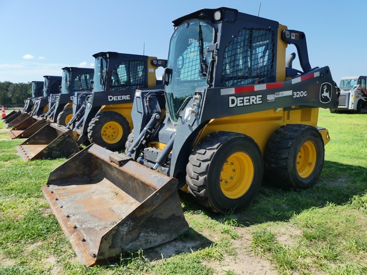 2024-deere-320g-image-2