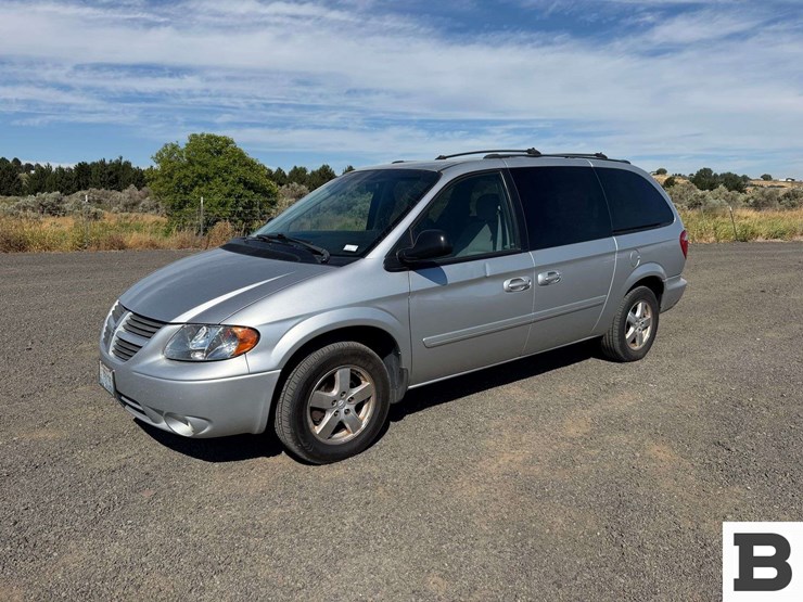 2005-dodge-grand-caravan-image-1