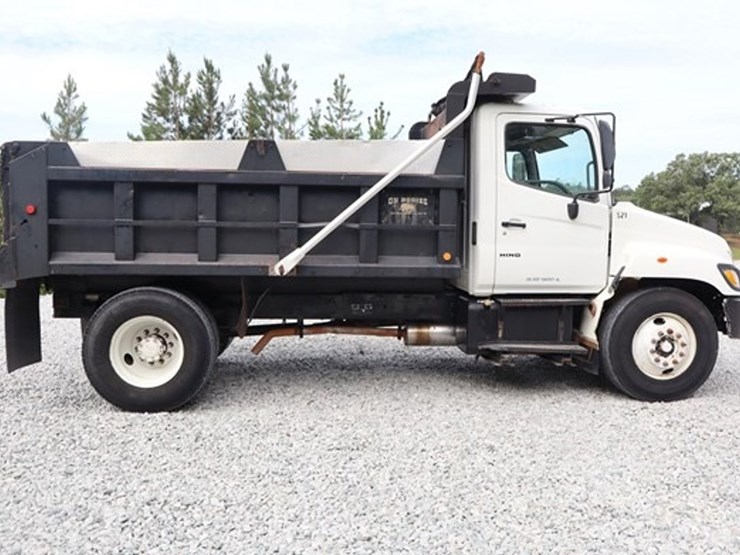2005-hino-268-image-6