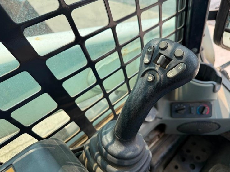 2012-bobcat-s630-image-9