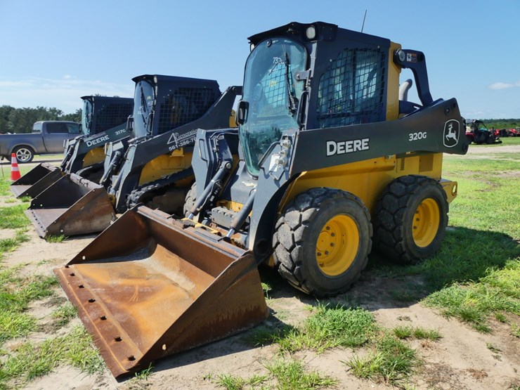 2024-deere-320g-image-2