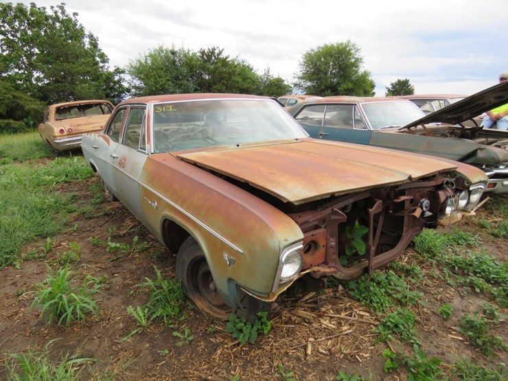 1966-chevrolet-impala-4dr-sedan-image-3