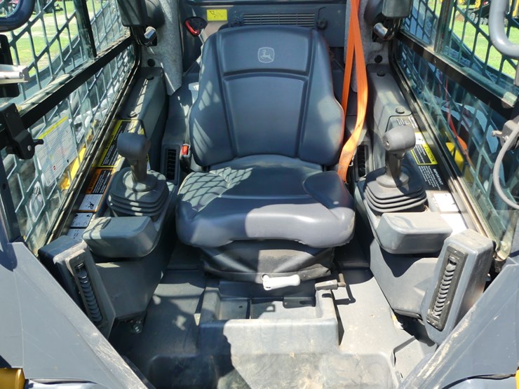 2023-deere-320g-image-13