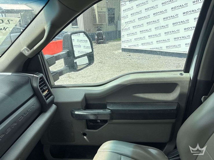 2019-utility-flatbed-image-25