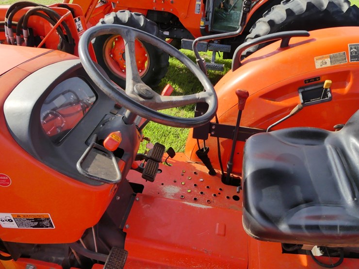 2012-kubota-m7040-image-15