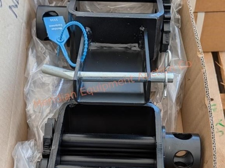 ~8--4"-stake-pocket-winches-image-3