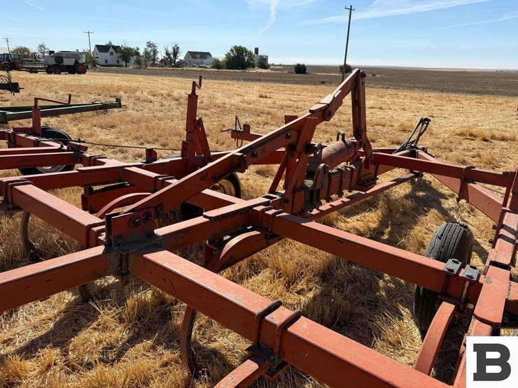allis-chalmer-800-chisel-plow-image-25