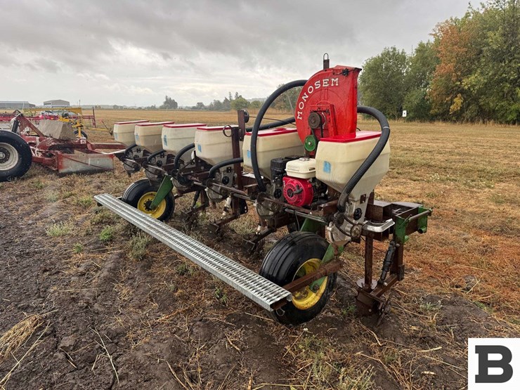 monosem-6-row-vacuum-planter--dnr-image-5