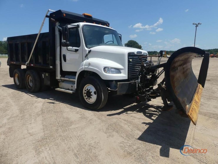 2012-freightliner-m2-106-image-1