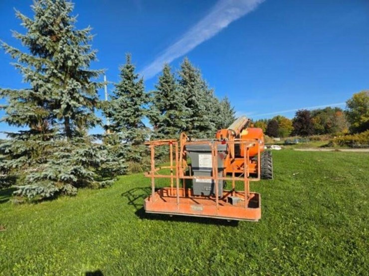 2004-jlg-600aj-image-3