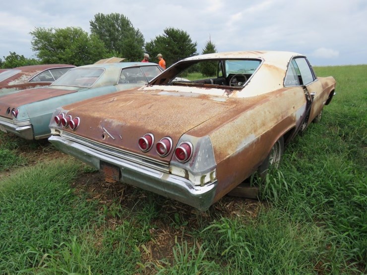 1965-chevrolet-impala-ss-2dr-ht-image-5