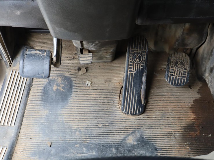 2011-kenworth-t800-image-36