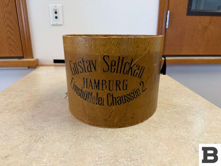 gustav-sellckau-top-hat-image-2