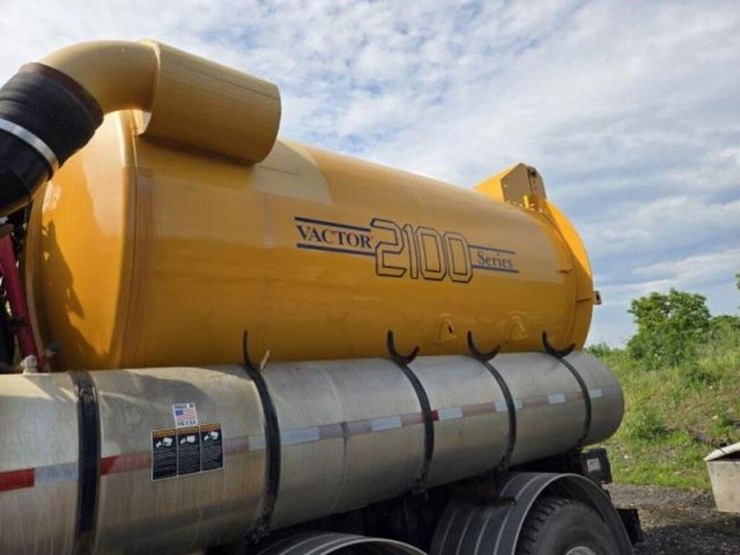 2011-vactor-2100-image-10