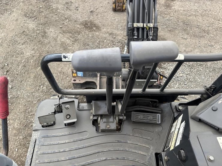2016-deere-17g-image-28