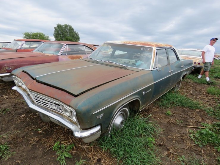 1966-chevrolet-impala-4dr-sedan-image-11