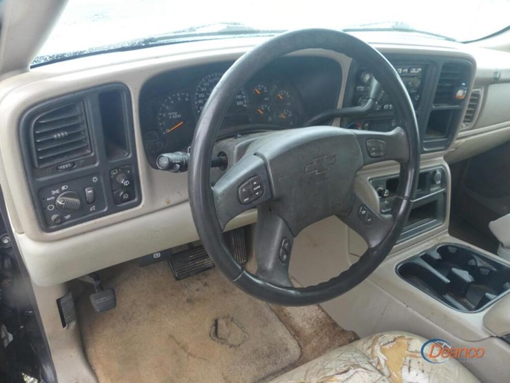 2003-chevrolet-tahoe-image-9