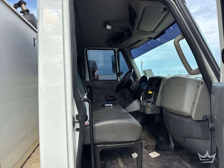 2018-international-durastar-4300-image-28