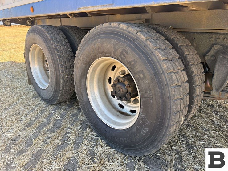1997-freightliner-fl80-image-38