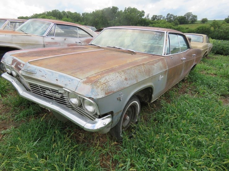 1965-chevrolet-caprice-4dr-ht-image-3
