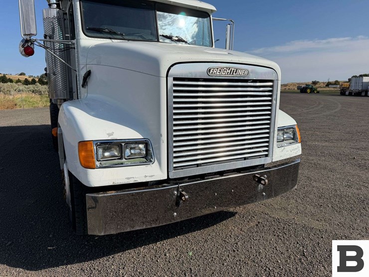 1996-freightliner-fld112-image-8