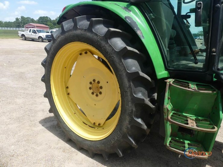 2014-john-deere-6105m-image-9