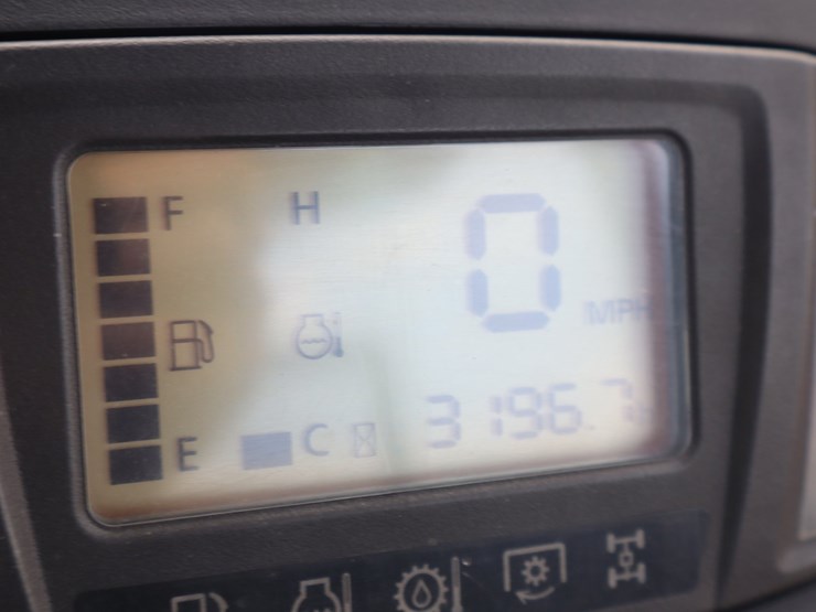2016-kubota-rtvx1140-image-10