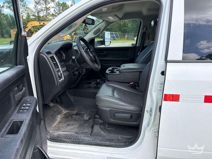2015-dodge-3500-image-11