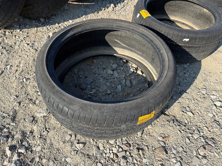 #27578-•-(1)-p-zero-265/35r20-tire-inv#-27578-image-2