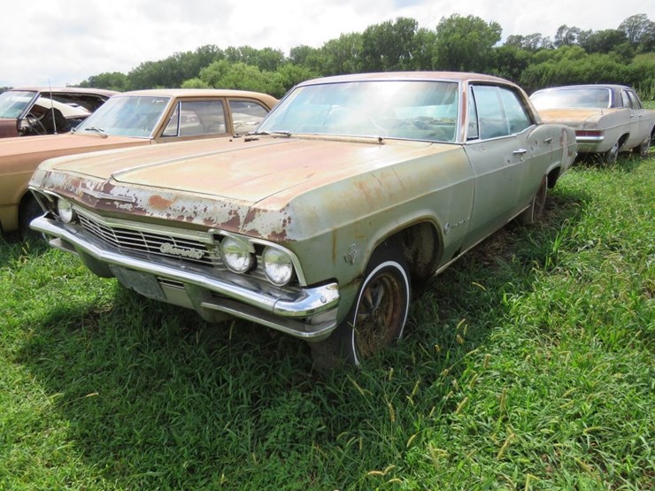 1965-chevrolet-impala-4dr-sedan-image-3