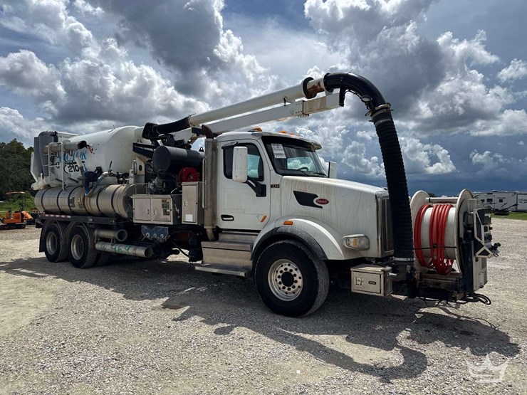 2020-peterbilt-567-image-2