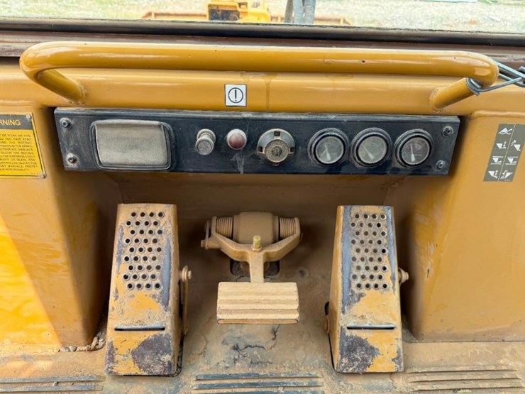 caterpillar-953b-image-15
