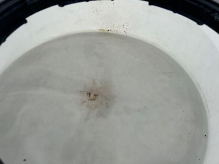 water-1,100-gal-polyethylene-tank-image-5