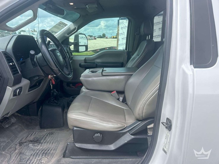 2017-ford-f550-image-13