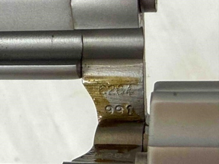 taurus-tracker-22mag-revolver-image-17