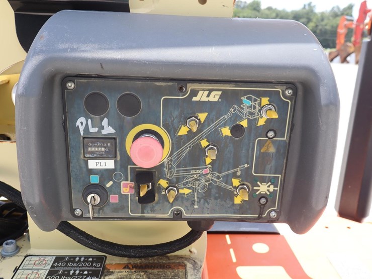 2016-jlg-t350-image-12