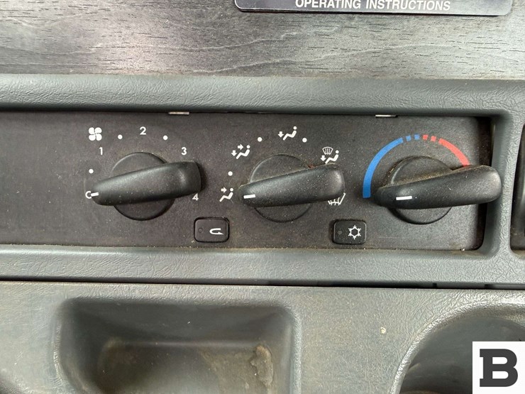 2005-freightliner-columbia-120-image-63
