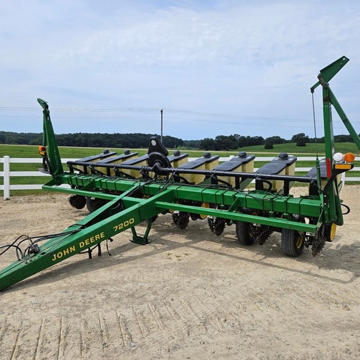 JOHN DEERE 7200